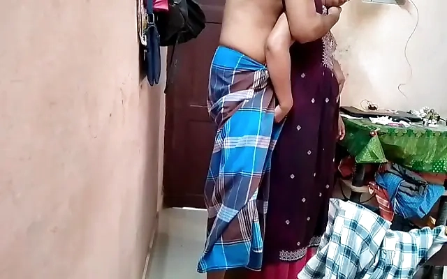 Hot indian bhabhi loves to suck and fuck with strangers.