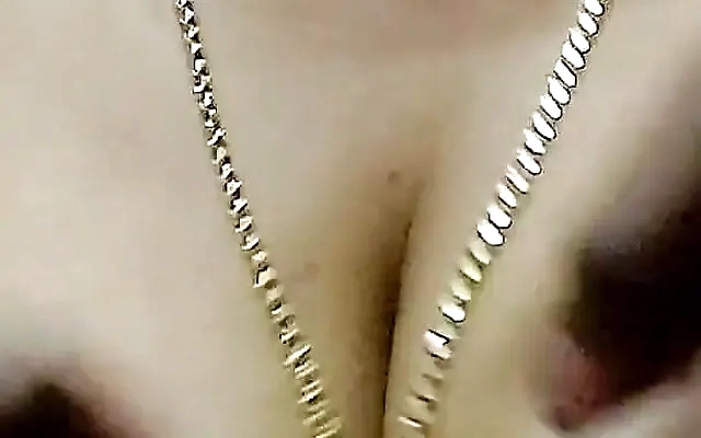 Andhra sexy aunty showing boobs