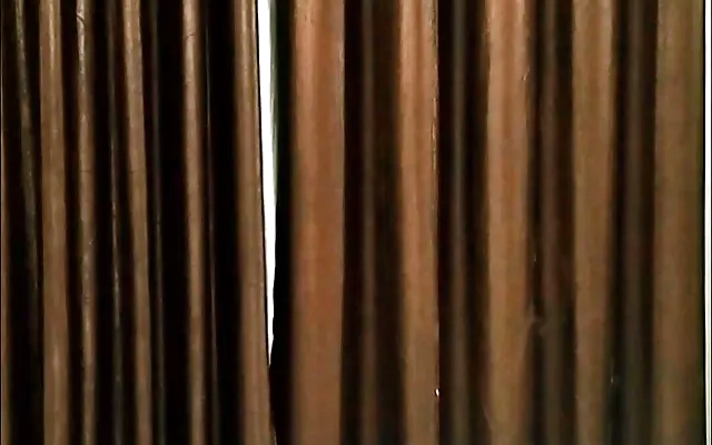 Essa bruxinha safada jogou seu feiti&ccedil;o e recebeu pau duro na sua bunda at&eacute; gozar gostoso.. Assista completo no cassiflix