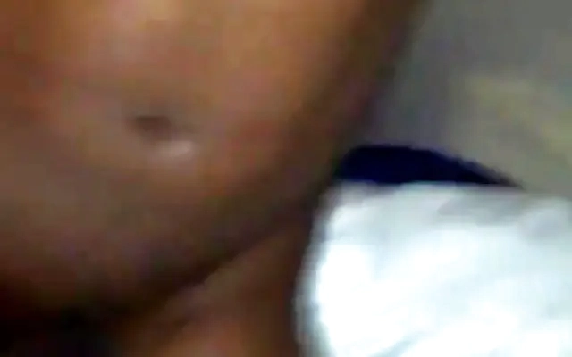 ME DA UN CALAMBRE HACIENDO EJERCICIO Y APOYA SU PENE EN MI ANO PARA CALMARME