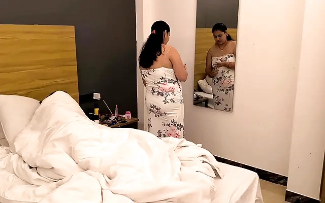 Arabic Ministers wife Sasha Pearl fucks her bodyguard
