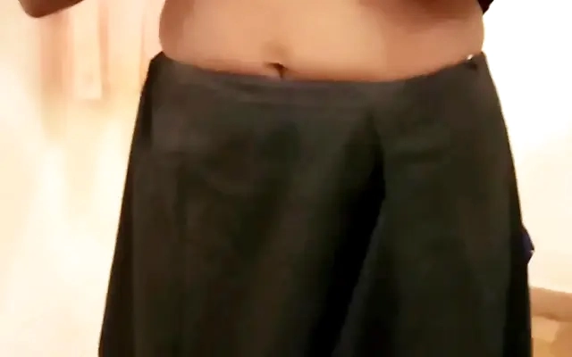 Big titted Colombian babe orders dinner at home and ends up with an extra cum service on top of it