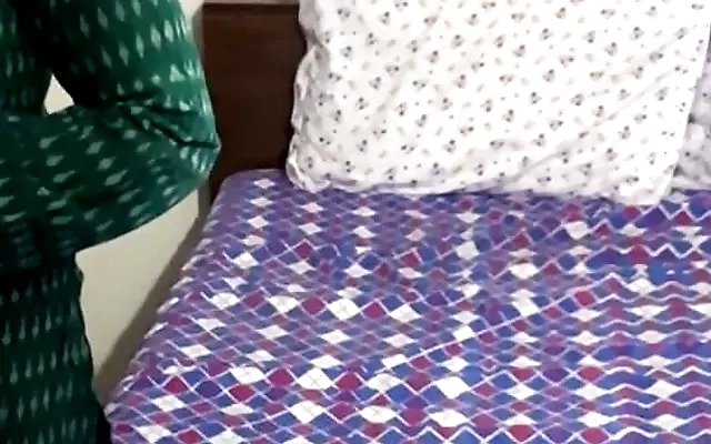 mi madrastra me pilla follandome a su novio - me la hecha toda en mi culo - Rosxana Gutierrez