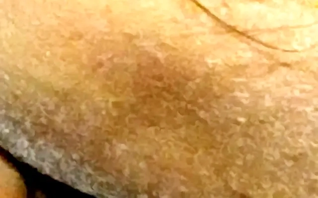 N&atilde;o me aguentei e tirei a camisinha pra dar o cu