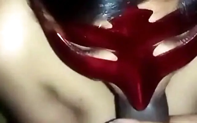 MARY BUTTERFLY recebe amigo em casa e na cama do casal, mete sem camisinha e leva muita porra farta dentro da buceta, macho tira o pau melado e eu chupo e limpo todinho com a boca, ele me arreganha pr