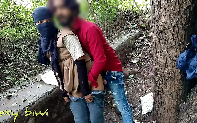 Milf se folla a sus empleados y le destrozan el ano - Cata Sanchez.
