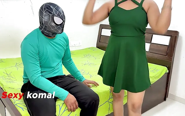 Cu&ntilde;ada cumpliendo apuesta despues de la fiesta