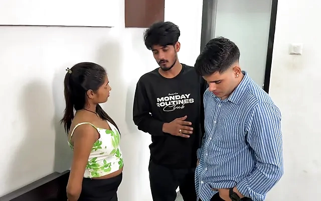 "Creampie Casal faz sexo real com for&ccedil;a - XVIDEOS.COM"