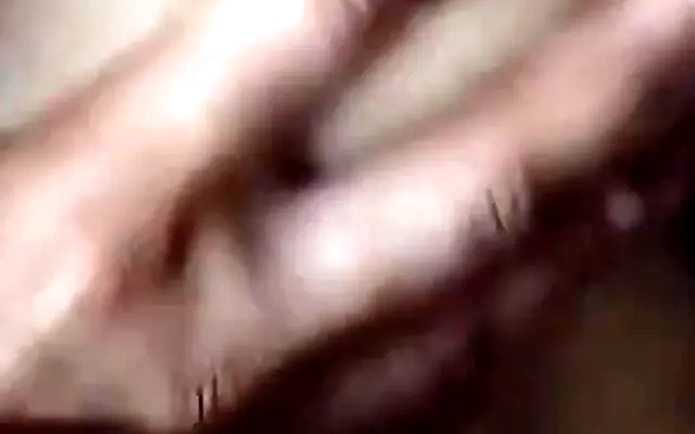 me follo a mi hermanastra y le orde&ntilde;o sus enormes tetas