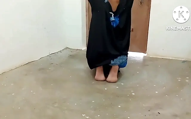Joven Karateka es seducido por su madrastra de enorme culo y este la deja con el ano lleno de leche.