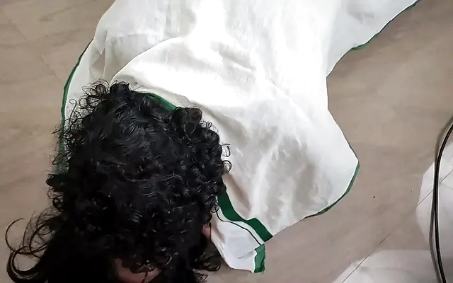 Mi hermanastra me da los buenos dias pt2 ella monta mi polla