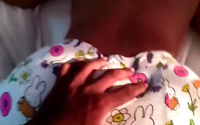 Sharing a Bed with Best Friend&rsquo;s Hot Mom