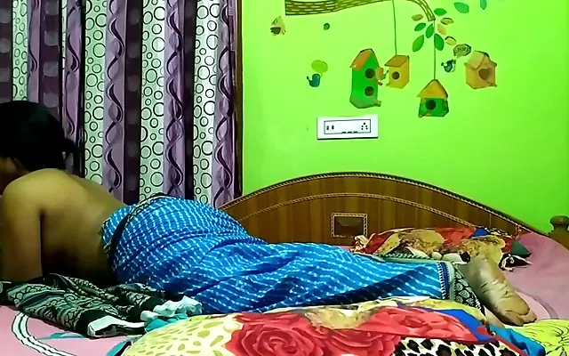 The best reverse handjob ever by a sexy milf, it's the handjob of your dreams !!!