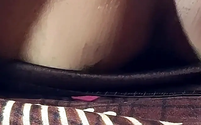 Taiwanese housewife Xian'erai is moaning while fucking good.