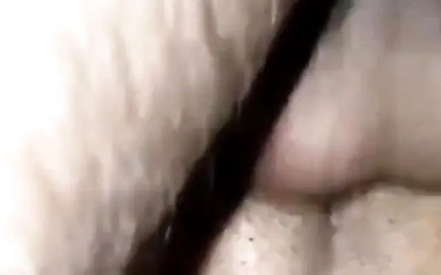 Indian Sakshi masturbates her pussy in the room, her servant, fucks her hard!
