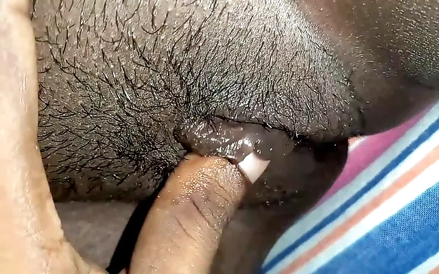 Dever Ne village ki Bhabhi Ko Saadi Pehente Choda. desi moaning