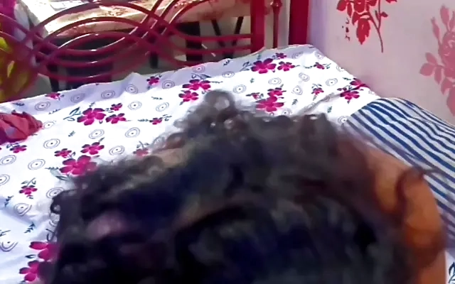 Indian desi bhabhi sex with Brinjal,Big Brinjal in the hairy pussy,She moarn wildly while I push Brinjal in her pussy