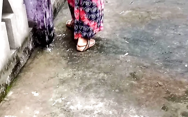Hot Hindi girl and her boyfriend video gone viral