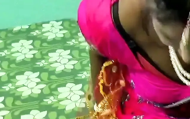 Le hacen masaje vaginal a mi madrastra hasta hacerla correrse